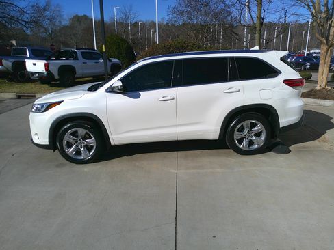 Used 2019 Toyota Highlander Limited image 8