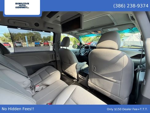 Used 2017 Toyota Sienna XLE Premium FWD image 17