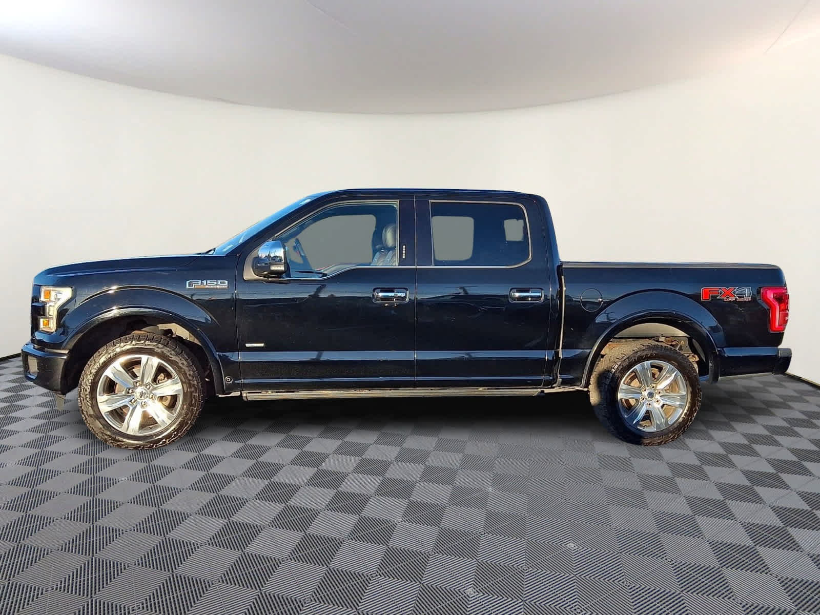 Used 2016 Ford F150 Platinum w/ Equipment Group 701A Luxury AWD/4WD image 8