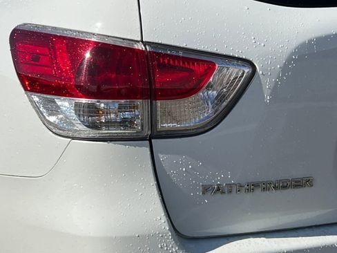 Used 2015 Nissan Pathfinder S image 15