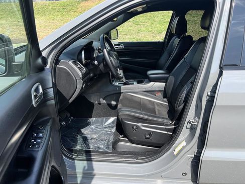 Used 2019 Jeep Grand Cherokee Altitude image 13