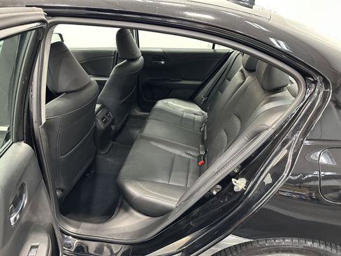 Used 2017 Honda Accord Touring image 25