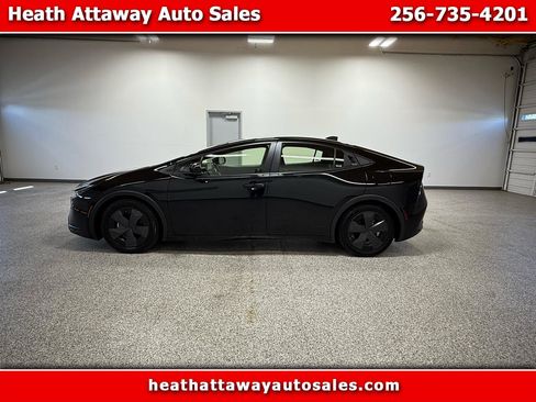 Used 2023 Toyota Prius LE image 1