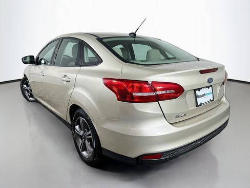 Used 2017 Ford Focus SE FWD image 5
