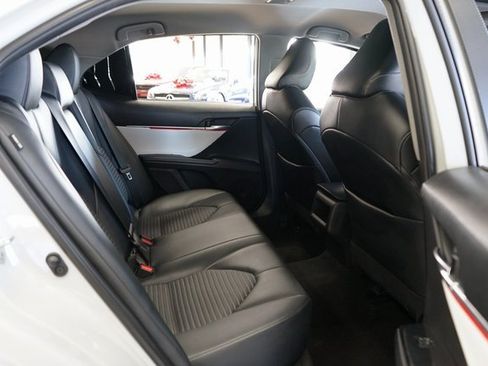 Used 2022 Toyota Camry SE image 12