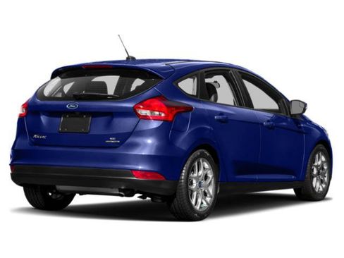 Used 2015 Ford Focus SE w/ SE Sport Package FWD image 2