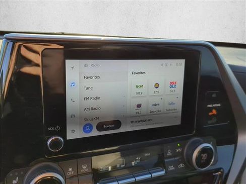 Certified 2023 Toyota Highlander XLE image 15