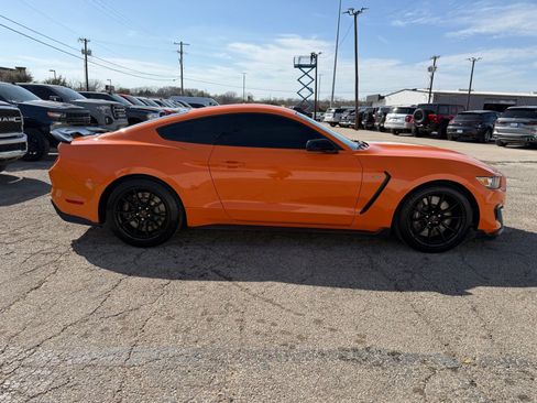 Used 2020 Ford Mustang Shelby GT350 w/ Technology Package image 8