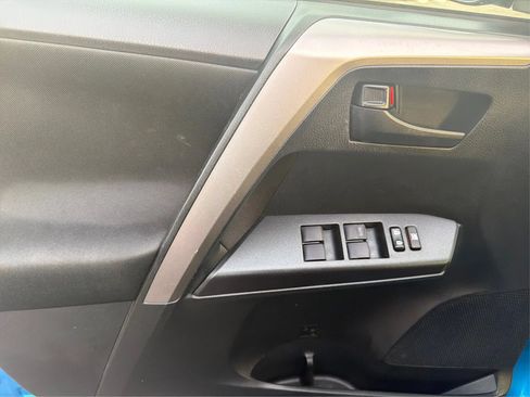 Used 2018 Toyota RAV4 LE w/ All Weather Liner Package AWD/4WD image 19