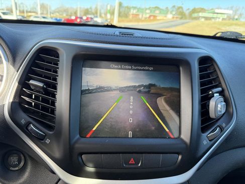 Used 2015 Jeep Cherokee Latitude w/ Comfort/Convenience Group image 15