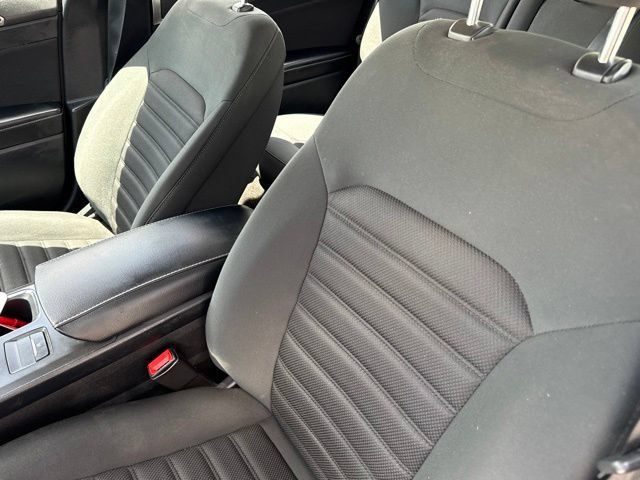 Used 2019 Ford Fusion SE FWD image 11