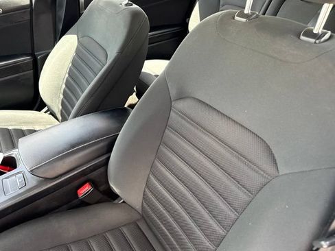 Used 2019 Ford Fusion SE FWD image 11