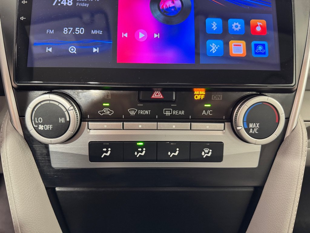 Used 2014 Toyota Camry LE FWD image 12