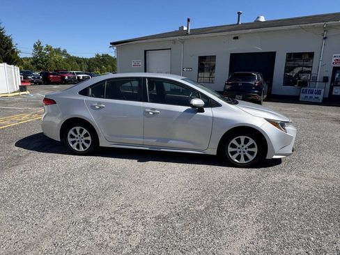Used 2023 Toyota Corolla LE FWD image 9