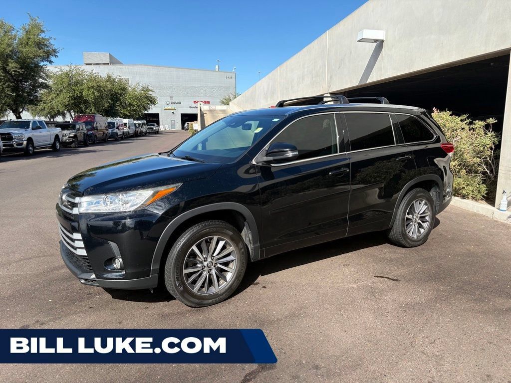 Used 2017 Toyota Highlander XLE w/ Carpet Mat Package FWD image 1