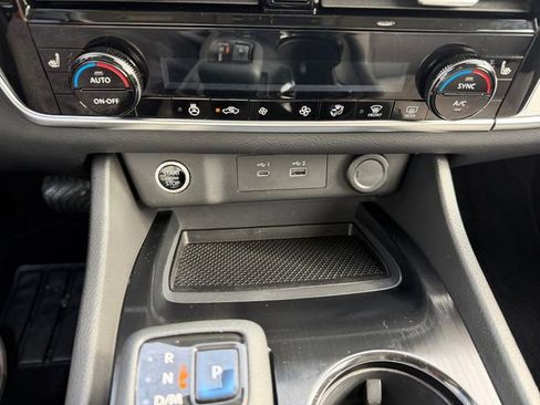 Used 2021 Nissan Rogue SV image 22