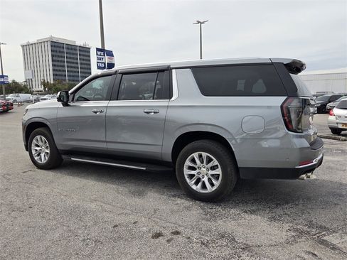 Used 2025 Chevrolet Suburban Premier image 5