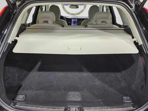 Used 2022 Volvo XC60 B5 Momentum AWD/4WD image 35