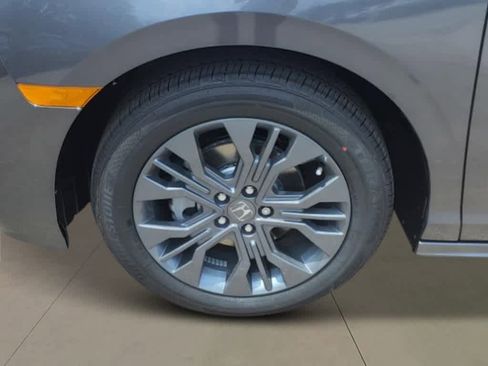 New 2026 Honda Odyssey Touring image 7