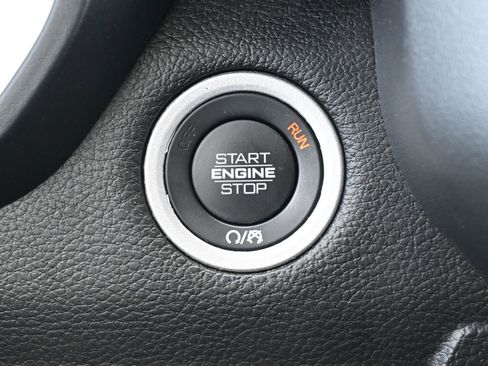Used 2025 RAM 1500 Laramie AWD/4WD image 22