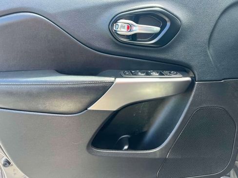 Used 2022 Jeep Cherokee Latitude Lux image 18