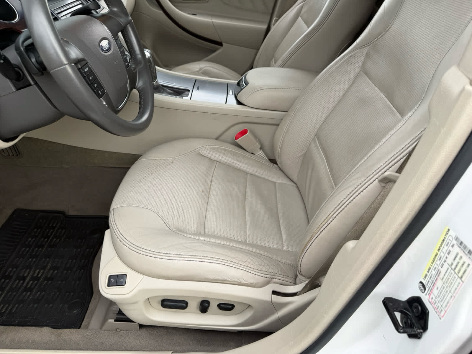 Used 2010 Ford Taurus Limited FWD image 4