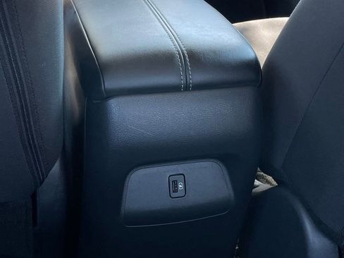 Used 2024 Nissan Sentra SV FWD image 25