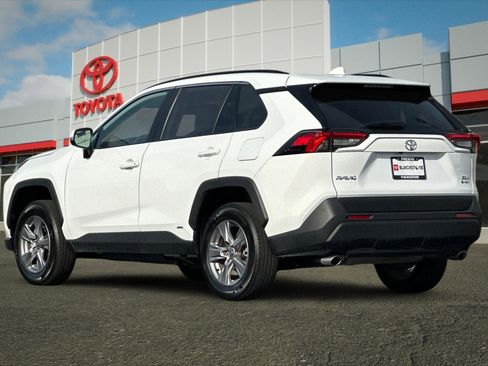 Used 2025 Toyota RAV4 XLE image 5