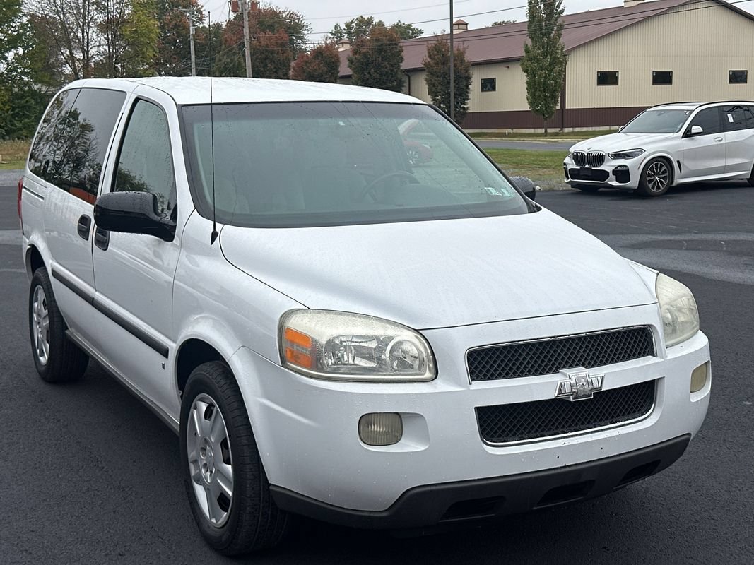 Used 2008 Chevrolet Uplander LS w/ Climate Package FWD image 2