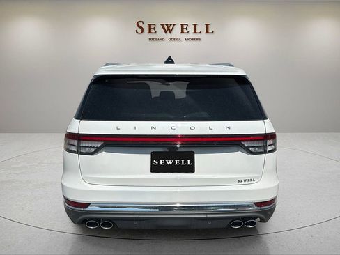Used 2025 Lincoln Aviator Reserve w/ Equipment Group 201A image 4