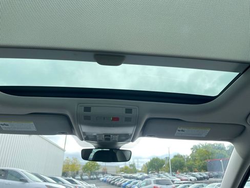 Used 2025 Volkswagen Jetta SE image 28