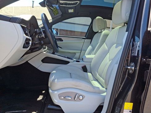 Used 2023 Porsche Macan AWD/4WD image 13