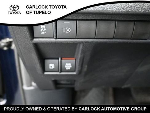 Used 2025 Toyota Sienna XLE image 18