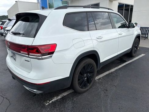 Used 2024 Volkswagen Atlas SE w/ Panoramic Sunroof Package AWD/4WD image 2
