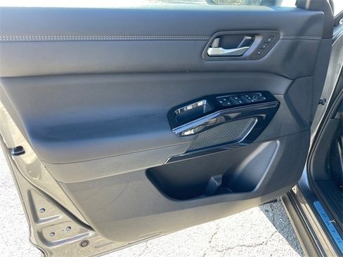 New 2026 Nissan Pathfinder Platinum image 18