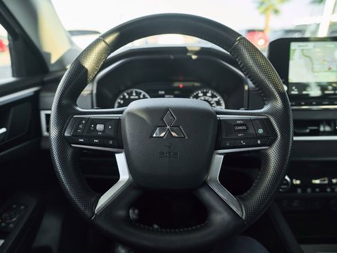 Used 2024 Mitsubishi Outlander SE image 29