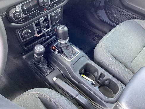 Used 2025 Jeep Wrangler Unlimited Sahara AWD/4WD image 18