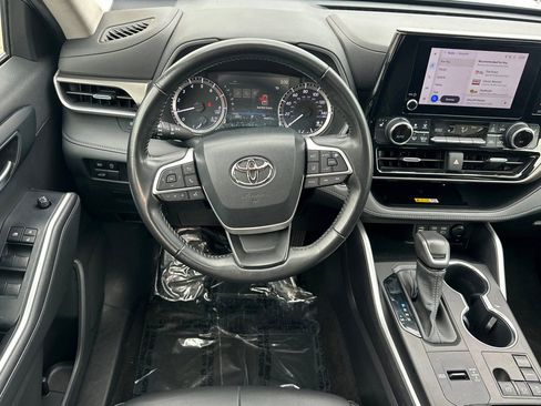 Used 2023 Toyota Highlander XLE image 17