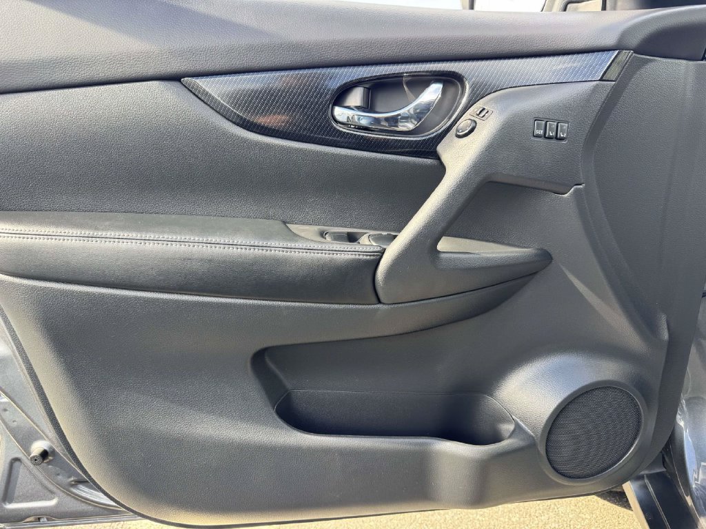Used 2020 Nissan Rogue SL AWD/4WD image 16