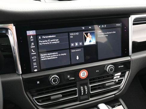Certified 2026 Porsche Macan AWD/4WD image 20
