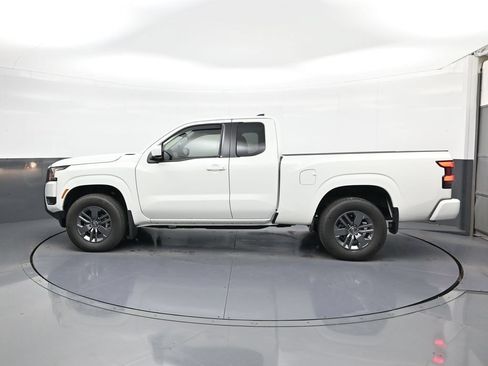Certified 2025 Nissan Frontier SV AWD/4WD image 5