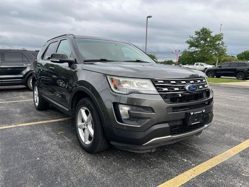 Used 2016 Ford Explorer XLT AWD/4WD image 8