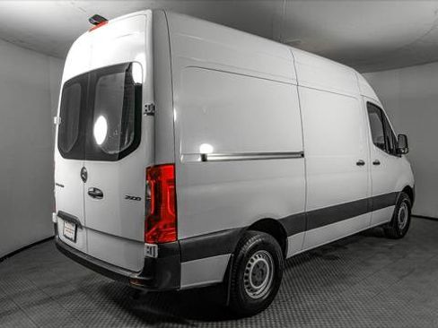 Used 2022 Mercedes-Benz Sprinter 2500 image 8