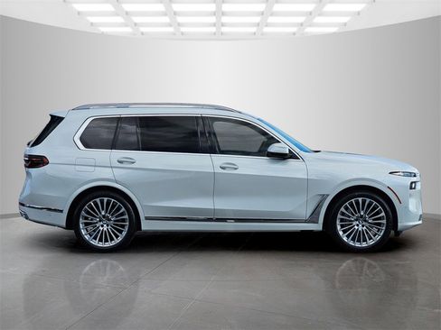 Used 2025 BMW X7 xDrive40i image 7