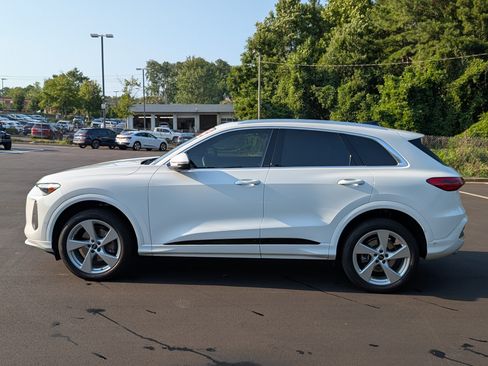 Used 2025 Audi Q5 Premium w/ Premium Plus AWD/4WD image 2
