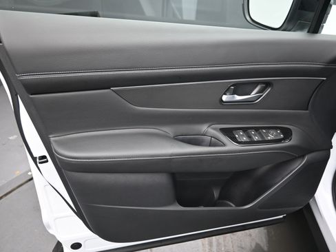 Certified 2025 Nissan Murano SV image 11