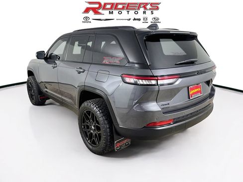 Certified 2025 Jeep Grand Cherokee Altitude AWD/4WD image 6