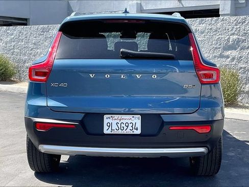 Used 2024 Volvo XC40 B5 Core AWD/4WD image 3