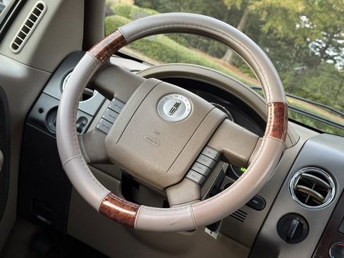 Used 2006 Lincoln Mark LT 4x4 image 13