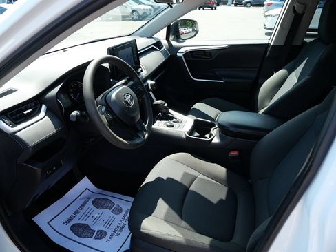 Used 2021 Toyota RAV4 LE AWD/4WD image 10